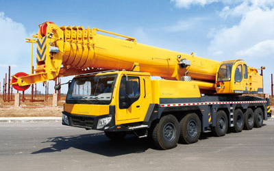 越野轮胎起重机